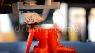3D打印机打印小物件特写采用分层喷墨打印技术